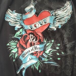 NY Collection Black Top with Bold Accented Graphic LOVE Queen Of Hearts
